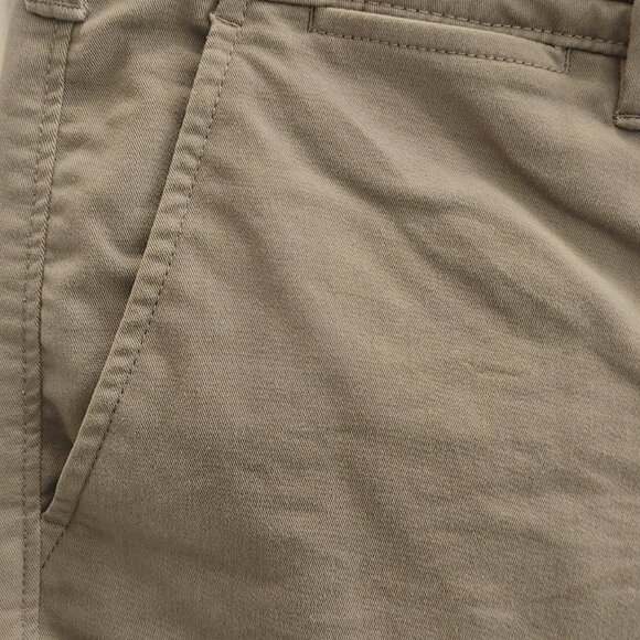 Grey Express Flat Front Slim Fit Stretch+ Chino Shorts 32" Waist x 9" Inseam - Picture 4 of 7